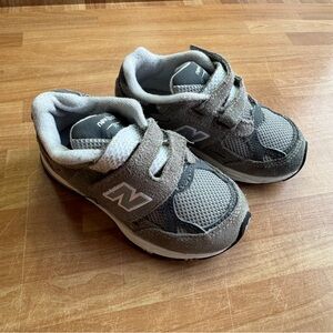 New Balance 990 kids' sneakers, specifically the KV990 model, gray, size 7